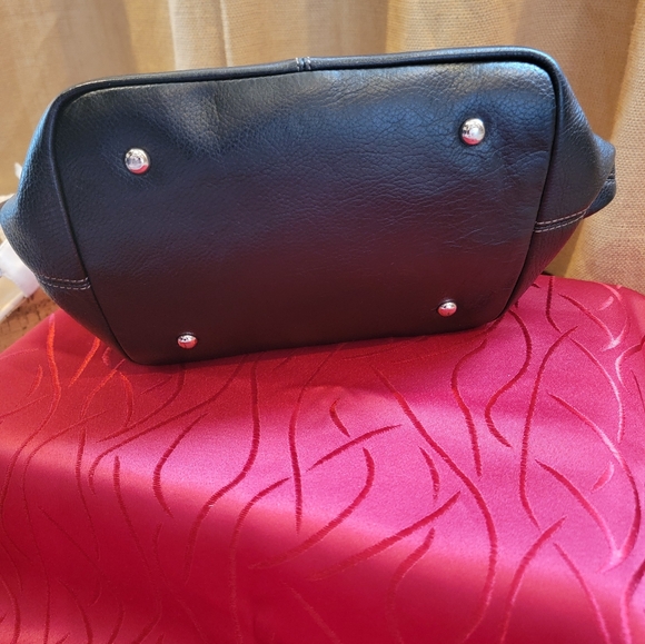 Tignanello Black Pebbled leather purse - Picture 4 of 15